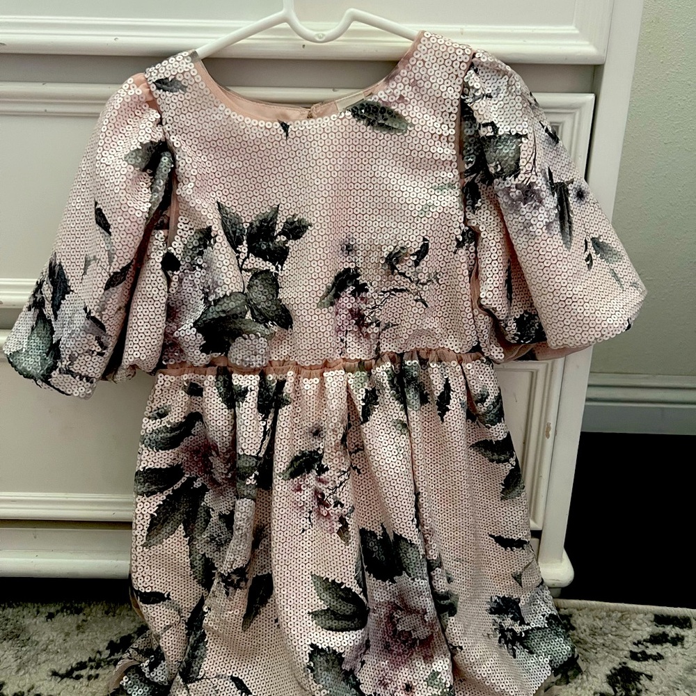 H&M Beautiful full sequin dress size 4t